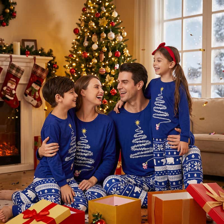Pyjama de Noël assorti pour toute la famille avec sapin de Noël scintillant